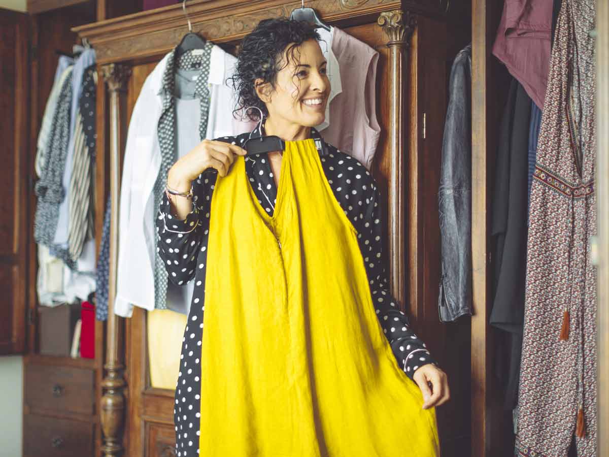 10 Easy Tips to Organize a Women's Wardrobe/Closet