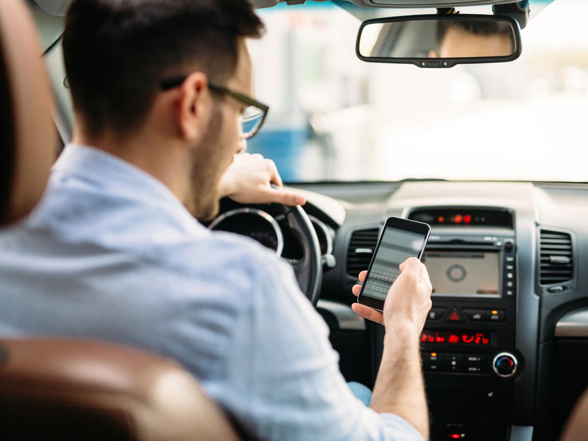 Many Canadians say they see distracted drivers, but few of them acknowledge being distracted behind the wheel.